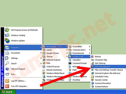 باز کردن برنامه Disk defragmenter در ویندوز ایکس پی برای باز کرده پنجره برنامه Defragment مسیر گفته شده را دنبال کنید