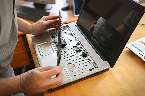 تعمیر منبع تغذیه و باتری: راه حل های ایمن و دائمی در خانه یا اداره شما